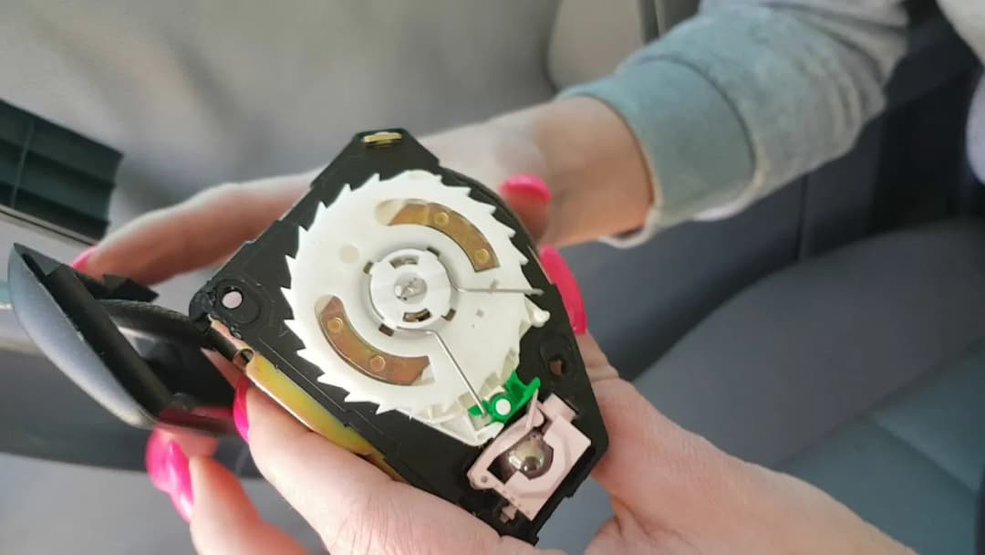 Jak naprawić zablokowany pas bezpieczeństwa i uniknąć kosztownych napraw