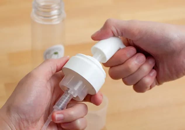 Jak napełnić butelkę z dozownikiem - proste metody i porady