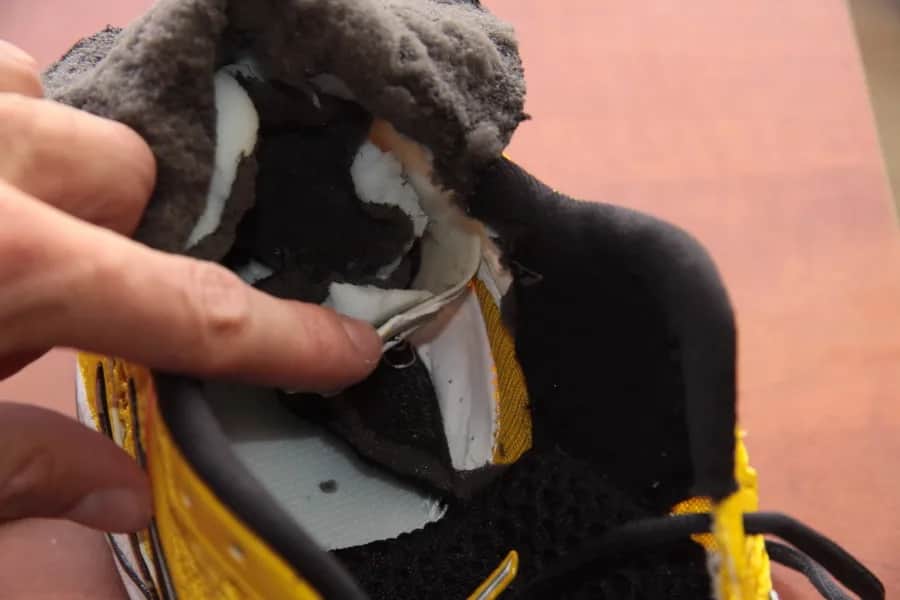 Jak naprawić pięty w butach i zaoszczędzić na nowych?